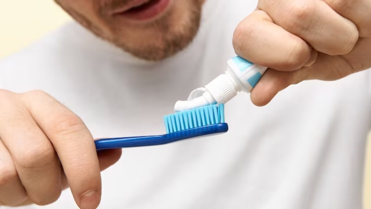 Maneiras inovadoras de usar pasta de dente em casa