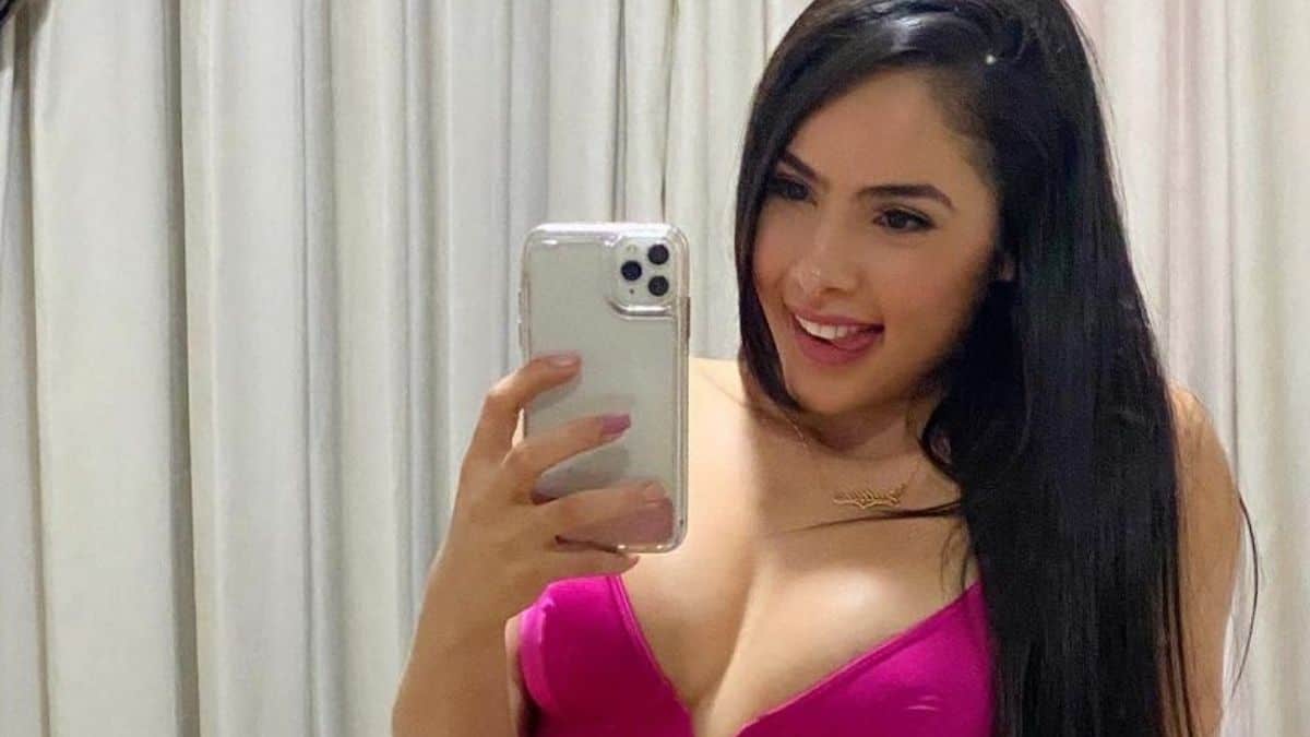 Juliana Caetano Surge Em Cima De Algo Inusitado E Chama Atenção