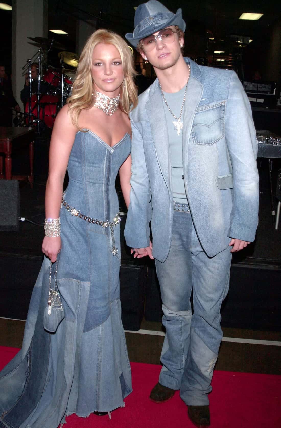 Britney Spears e Justin Timberlake em look jeans em 2001