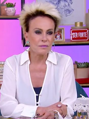 Ana Maria Braga quase perdeu a voz no Mais Você e reclamou ao vivo (Foto: Reprodução/TV Globo)