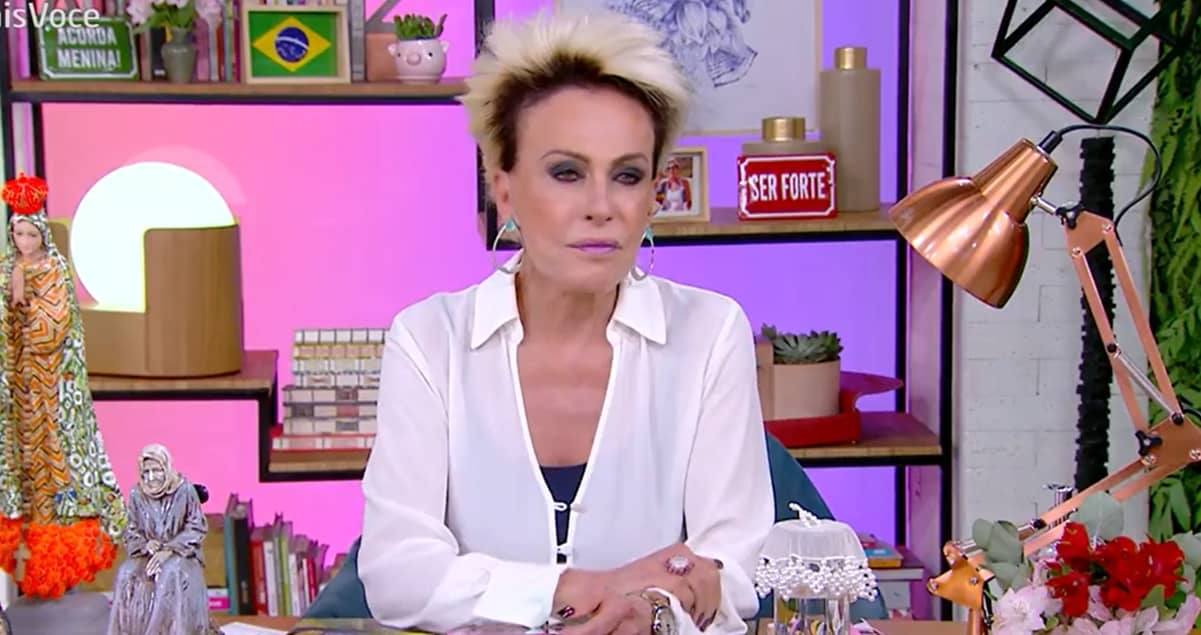 Ana Maria Braga quase perdeu a voz no Mais Você e reclamou ao vivo (Foto: Reprodução/TV Globo)