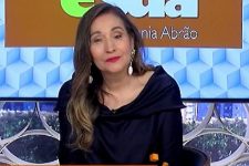 Sonia Abrão no A Tarde é Sua (Foto: Reprodução/RedeTV)