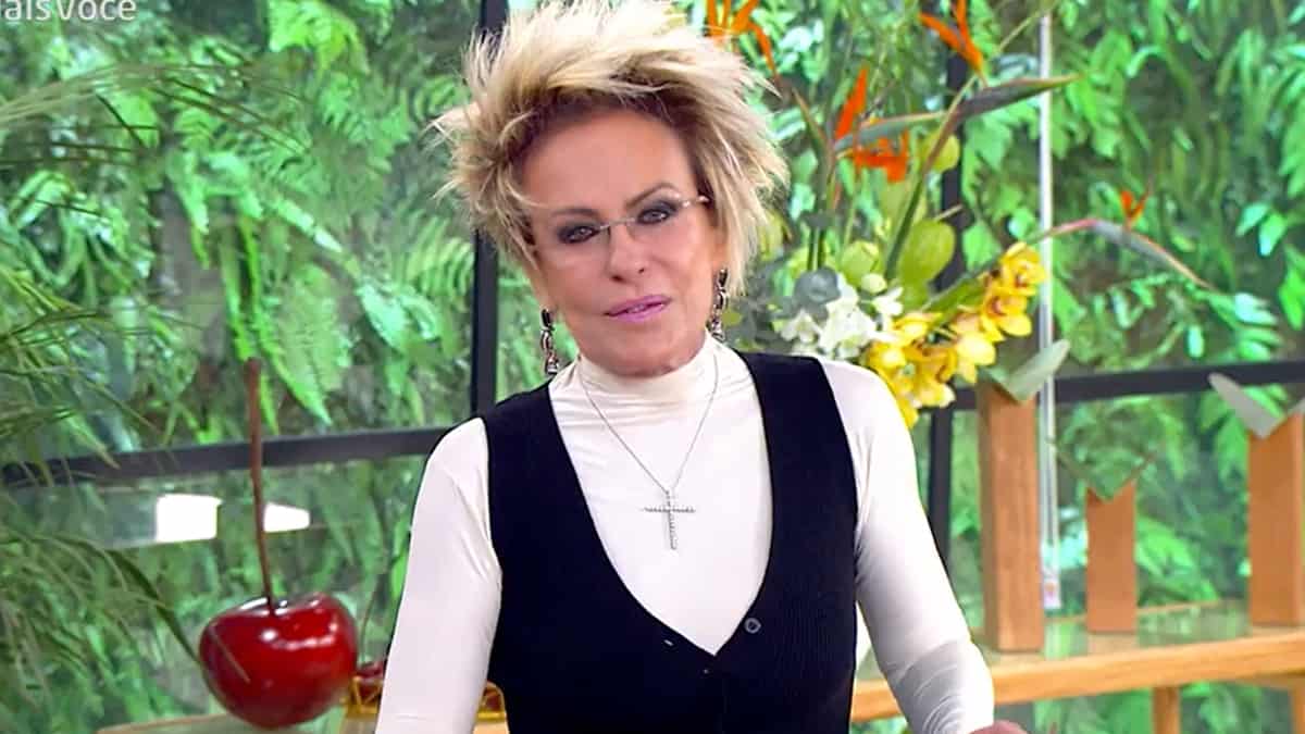 Ana Maria Braga no Mais Você de hoje (20); apresentadora teve xingamento vazado durante apresentação de Wesley Safadão (Foto: Reprodução/TV Globo)