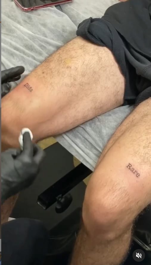João Fernandes faz tatuagem em homenagem a ex