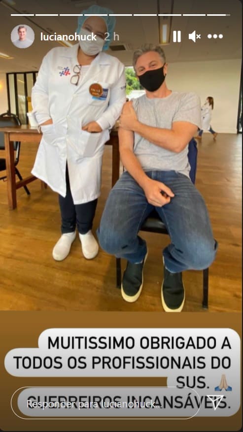 Luciano Huck recebe primeira dose da vacina (Reprodução/Instagram)