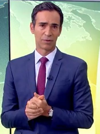 Cesar Tralli chorou ao informar morte de colega da Globo no Jornal Hoje (Foto: Reprodução/TV Globo)