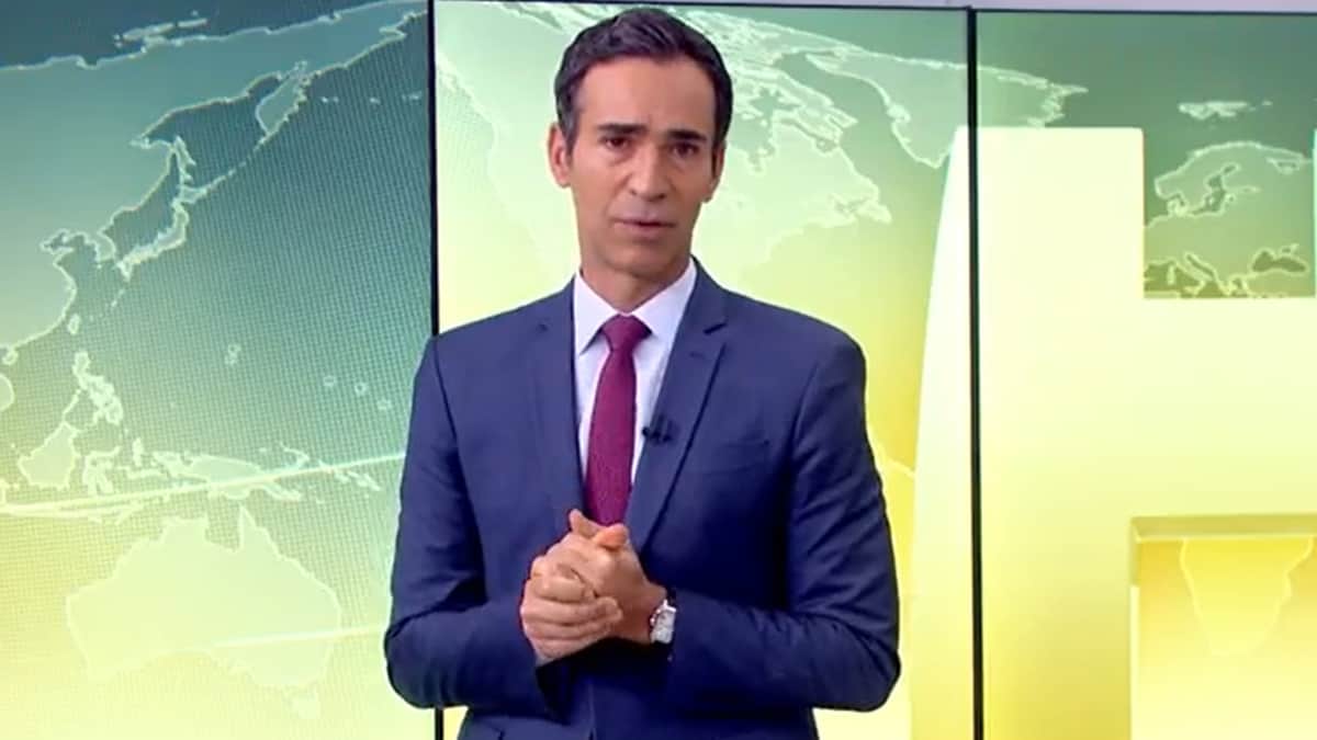 Cesar Tralli chorou ao informar morte de colega da Globo no Jornal Hoje (Foto: Reprodução/TV Globo)