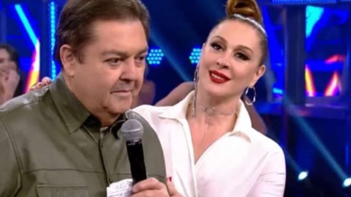 Claudia Raia junto com Fausto Silva no Domingão do Faustão; atriz homenageou o apresentador após saída da Globo (Foto: Reprodução/Instagram)