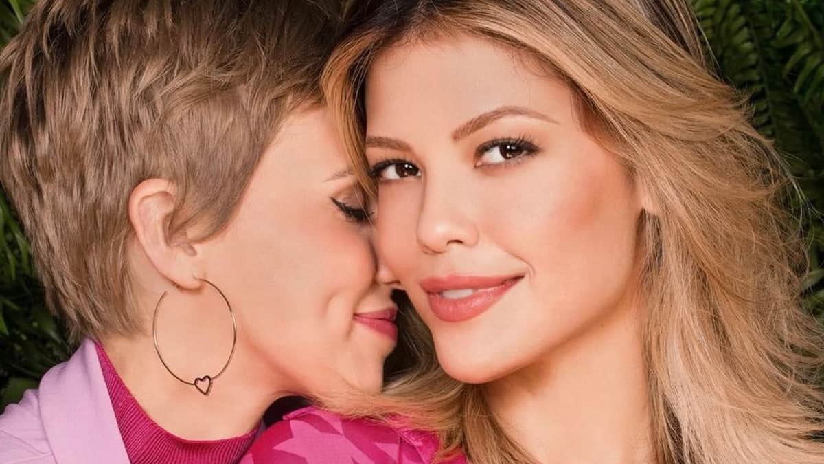 Vitória Strada e Marcella Rica sofreram ataque homofóbico após aparecerem aos beijos na web (Foto: Reprodução/Instagram)
