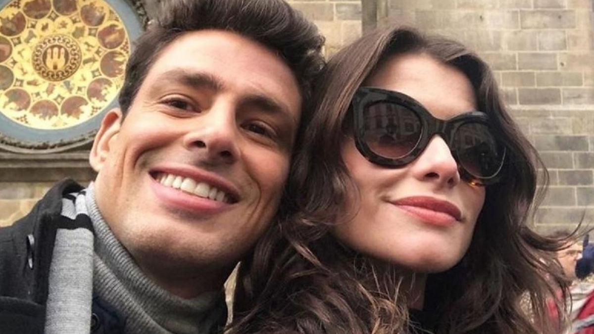 Cauã Reymond e Alinne Moraes nos bastidores de Um Lugar ao Sol; ex-casal forma par romântico na novela das nove da Globo (Foto: Reprodução/Instagram)