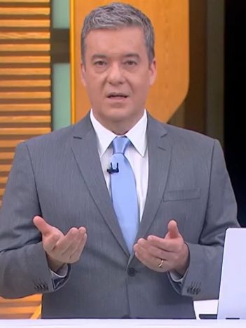 Roberto Kovalick no comando do Hora Um; apresentador tem rotina incomum (Foto: Reprodução/TV Globo)