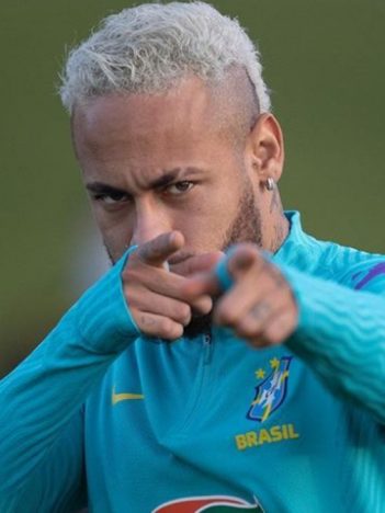 Neymar Jr. criticou pessoas que torcem contra a Seleção e Tiago Leifert o corrigiu (Foto: Reprodução/Instagram)