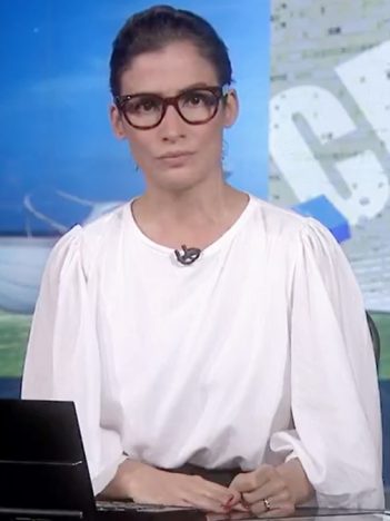 Renata Vasconcellos no comando do Jornal Nacional; apresentadora se afastou por motivo de saúde (Foto: Reprodução/TV Globo)