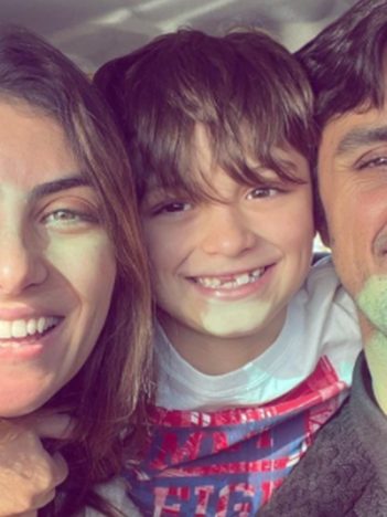 Mariana Uhlmann e Felipe Simas com o filho Joaquim (Foto: Reprodução/Instagram)