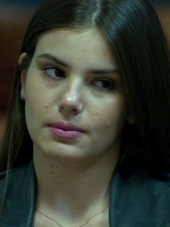 Camila Queiroz (Angel) em cena de Verdades Secretas; atriz foi procurada por diretor (Foto: Reprodução/TV Globo)