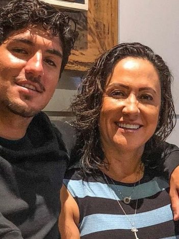 Gabriel Medina e a mãe, Simone Medina (Foto: Reprodução/Instagram)