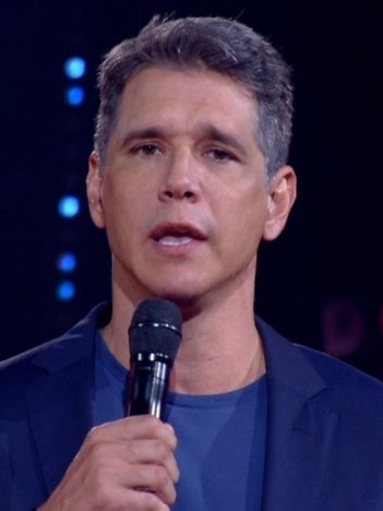 Marcio Garcia no comando do The Voice Brasil; apresentador agradeceu Boninho (Foto: Reprodução/TV Globo)