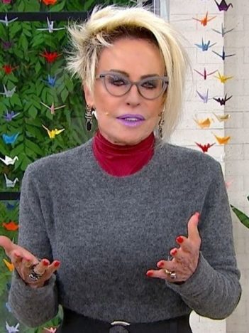Ana Maria Braga no comando do Mais Você; apresentadora impressionou com itens no camarim (Foto: Reprodução/TV Globo)