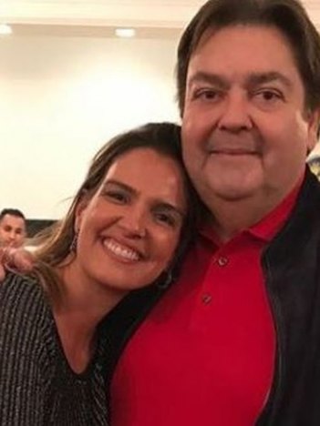 Faustão e a esposa, Luciana Cardoso; apresentador apareceu com a família reunida (Foto: Reprodução/Instagram) 