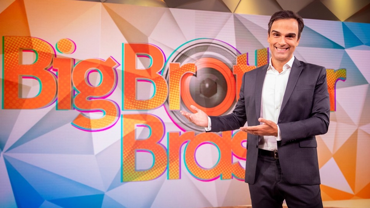 Tadeu Schmidt é o apresentador do BBB22, que terá menos episódios que em 2021 (Foto: TV Globo/João Cotta)