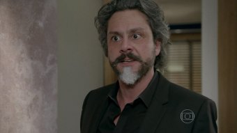 José Alfredo (Alexandre Nero) descobre verdadeira identidade de Fabrício Melgaço em Império (Foto: Reprodução/TV Globo)