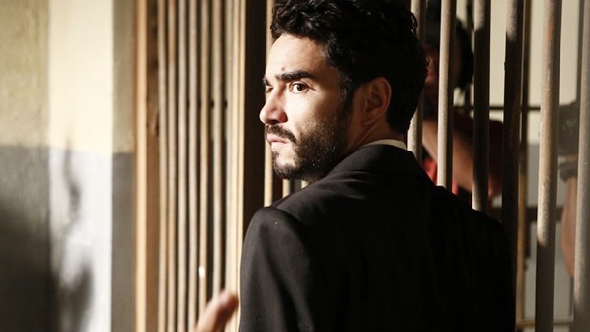 José Pedro (Caio Blat) é preso após matar José Alfredo (Alexandre Nero) no último capítulo de Império (Foto: Fábio Rocha/TV Globo)