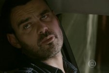 Maurílio (Carmo Dalla Vecchia) mata comparsa para executar plano final em Império (Foto: Reprodução/TV Globo)