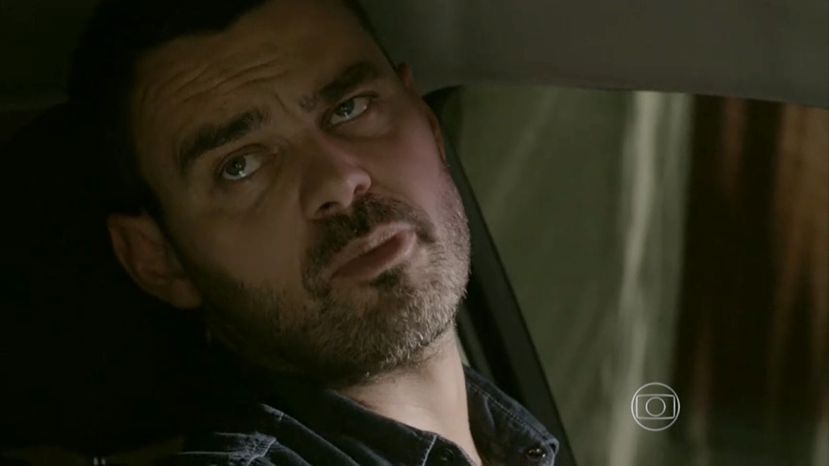 Maurílio (Carmo Dalla Vecchia) mata comparsa para executar plano final em Império (Foto: Reprodução/TV Globo)