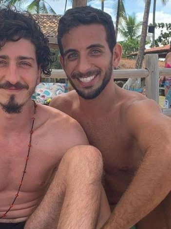 Johnny Massaro e namorado, João Pedro (Reprodução/Instagram)