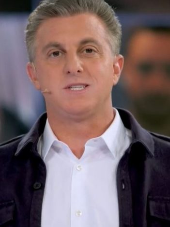 Luciano Huck no comando do Domingão; apresentador não abandona lado político (Foto: Reprodução/TV Globo)