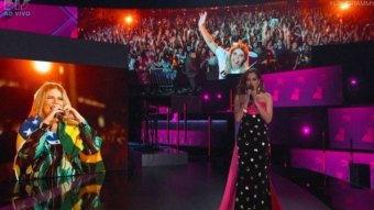 Anitta faz homenagem para Marília Mendonça no Grammy