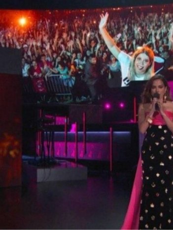 Anitta faz homenagem para Marília Mendonça no Grammy