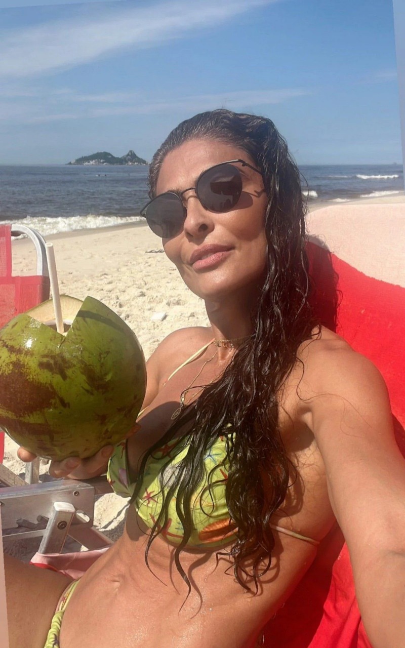 Juliana Paes na praia