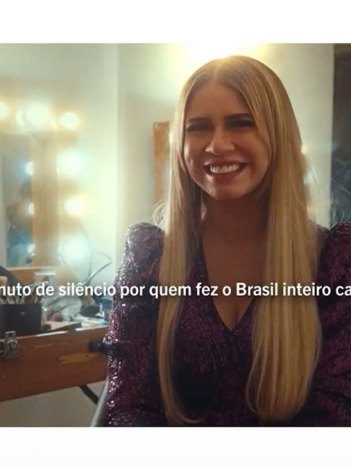 Marília Mendonça em comercial veiculado pela Casas Bahia com 1 minuto de silêncio no intervalo do Fantástico (Foto: Reprodução/TV Globo)