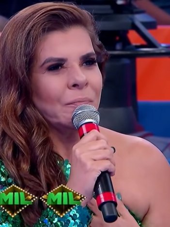 Mara Maravilha no Programa do Ratinho; apresentadora pediu desculpas após polêmica por paródia com música de Xuxa (Foto: Reprodução/SBT)