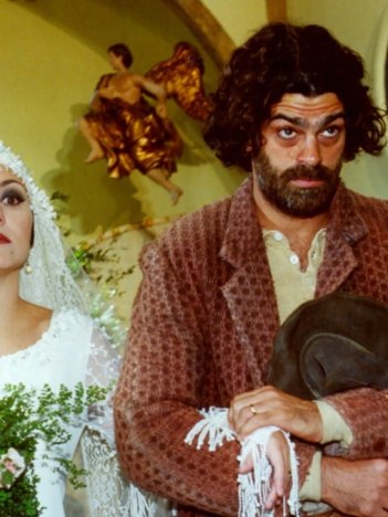 Adriana Esteves (Catarina) e Eduardo Moscovis (Petruchio) em O Cravo e a Rosa; novela será reprisada pela Globo (Foto: Nelson Di Rago/Globo)