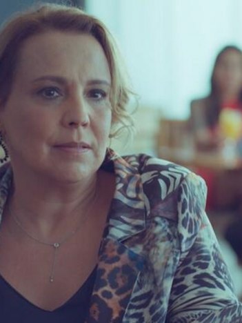 Ana Beatriz Nogueira em cena de Um Lugar ao Sol; atriz postou crítica contra mudanças de horário (Foto: Reprodução/TV Globo)