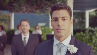 Christian (Cauã Reymond) assume vida de Renato e se casa com Bárbara (Alinne Moraes) em Um Lugar ao Sol (Foto: Reprodução/TV Globo)