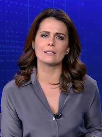 Adriana Araújo no Jornal da Record; apresentadora deixou a bancada após críticas sobre cobertura da covid-19 (Foto: Reprodução/Record)