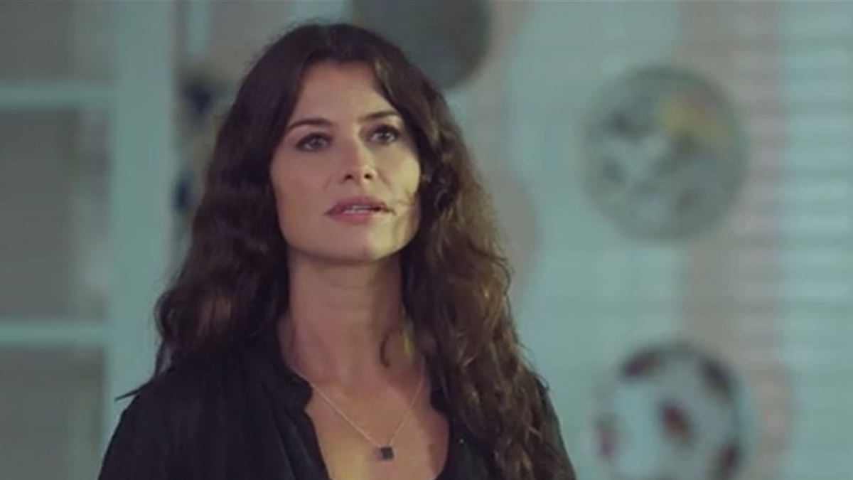 Alinne Moraes interpreta Bárbara em Um Lugar ao Sol (Foto: Reprodução/TV Globo)