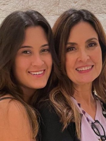 Bia Bonemer e a mãe, Fátima Bernardes; jovem revelou perda na família (Foto: Reprodução/Instagram)