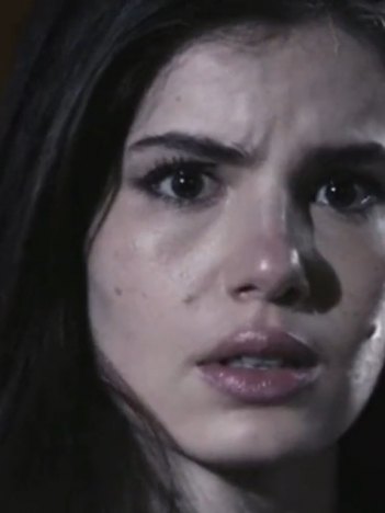 Camila Queiroz em cena reutilizada no final de Angel em Verdades Secretas 2 após truque da Globo (Foto: Reprodução/Globoplay)