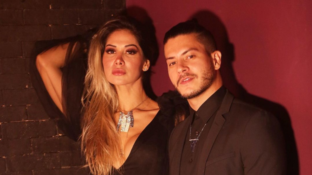 Mayra Cardi e Arthur Aguiar; mulher do ator descarta ida dele para o BBB22 (Foto: Neto Fernandez/Reprodução/Instagram)