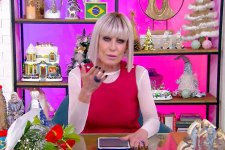 Ana Maria Braga apresentou o Mais Você de peruca após cabeleireiro contrair doença (Foto: Reprodução/TV Globo)