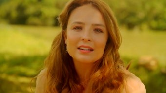Larissa Manoela chorou durante gravação para Além da Ilusão, próxima novela das seis da Globo (Foto: Reprodução/Globo)