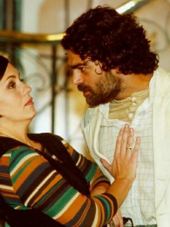 Catarina (Adriana Esteves) e Petruchio (Eduardo Moscovis) em O Cravo e a Rosa; reprise tem data para chegar ao fim (Foto: Divulgação/TV Globo)