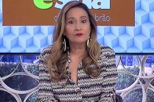 Sonia Abrão durante o A Tarde é Sua; apresentadora revelou que colegas estão com covid-19 (Foto: Reprodução/RedeTV)