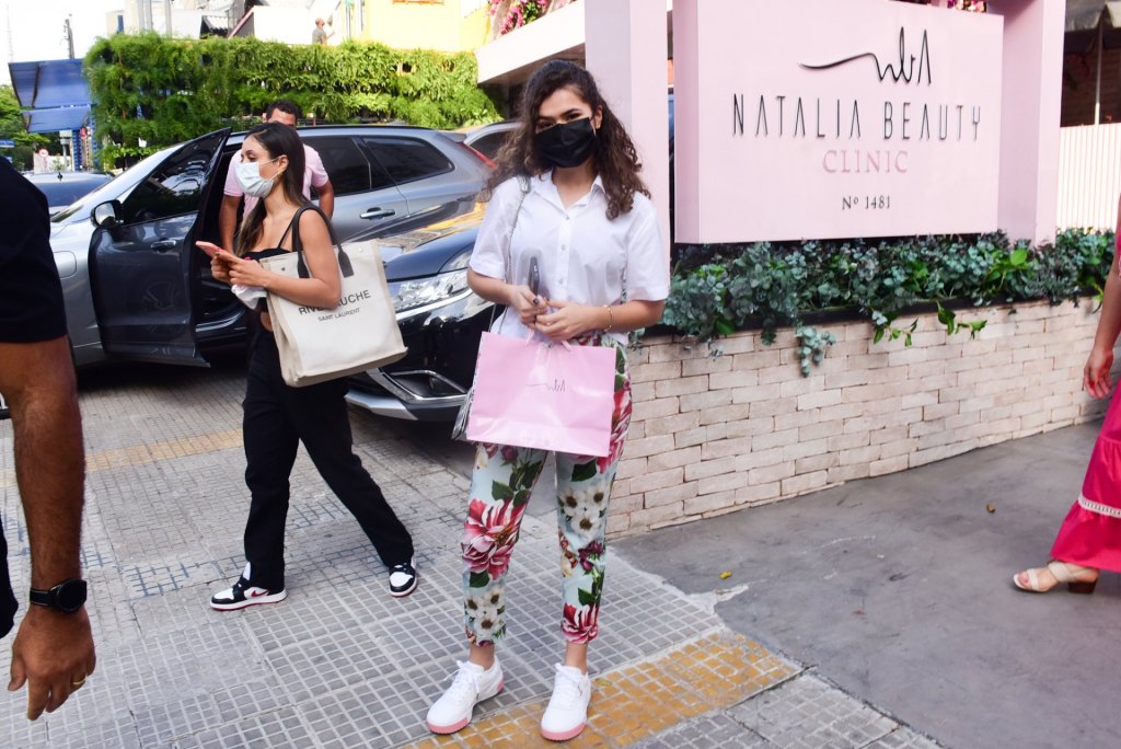 Maisa Silva é vista deixando clínica de estética em São Paulo (Fotos: Leo Franco / AgNews)