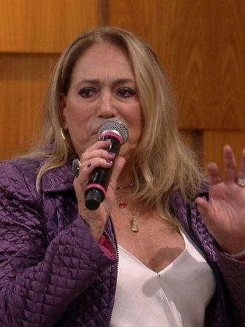Susana Vieira durante participação no Encontro; atriz radicalizou no visual (Foto: Reprodução/TV Globo)