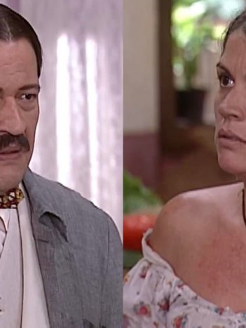 Batista (Luís Melo) dispensará Joana (Tássia Camargo) em O Cravo e a Rosa (Foto: Reprodução/TV Globo)
